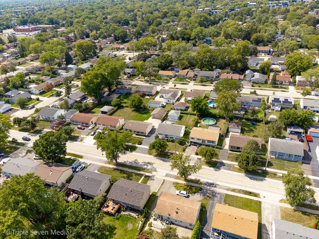 $339,900 | 52 Schoenbeck Road, Wheeling, IL 60090