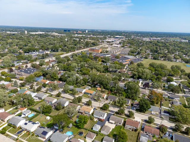 $339,900 | 52 Schoenbeck Road, Wheeling, IL 60090