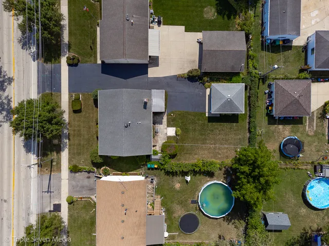 $339,900 | 52 Schoenbeck Road, Wheeling, IL 60090