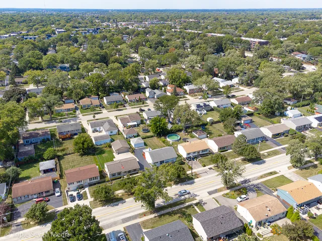 $339,900 | 52 Schoenbeck Road, Wheeling, IL 60090