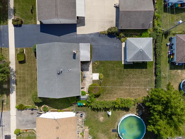 $339,900 | 52 Schoenbeck Road, Wheeling, IL 60090