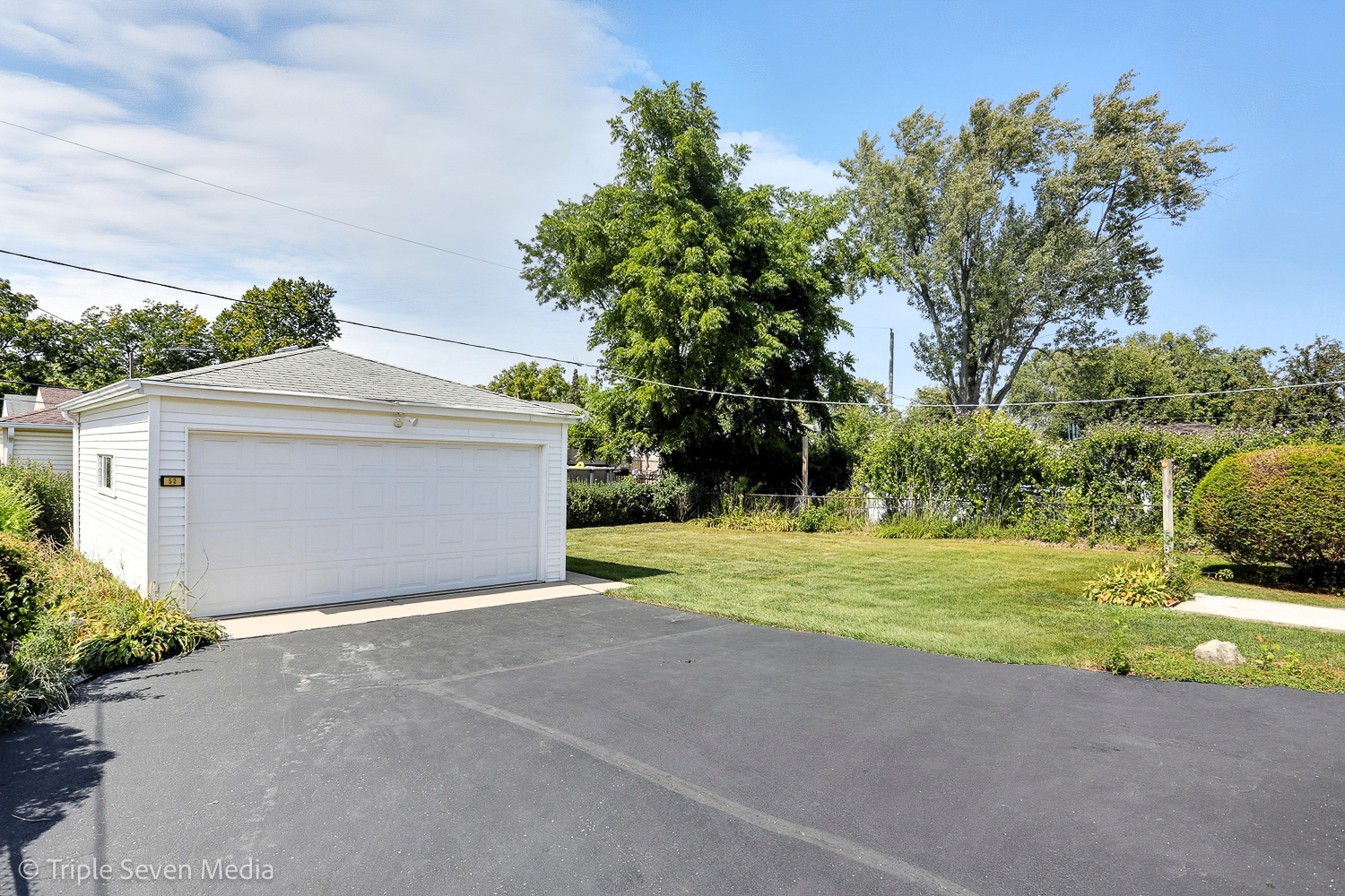 52 Schoenbeck Road Wheeling, IL 60090 - Photo 3 of 27 Gallery Image 3