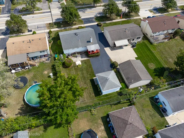 $339,900 | 52 Schoenbeck Road, Wheeling, IL 60090