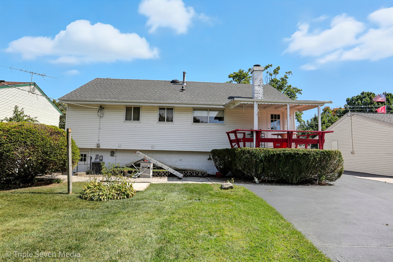 52 Schoenbeck Road Wheeling, IL 60090 - Photo 9 of 27 Gallery Image 9