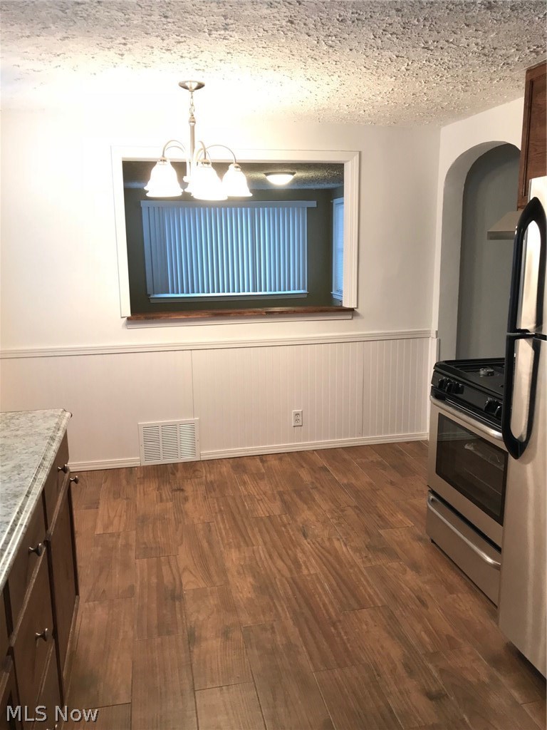 46155 Middle Ridge Road Amherst, OH 44001 - Photo 9 of 26