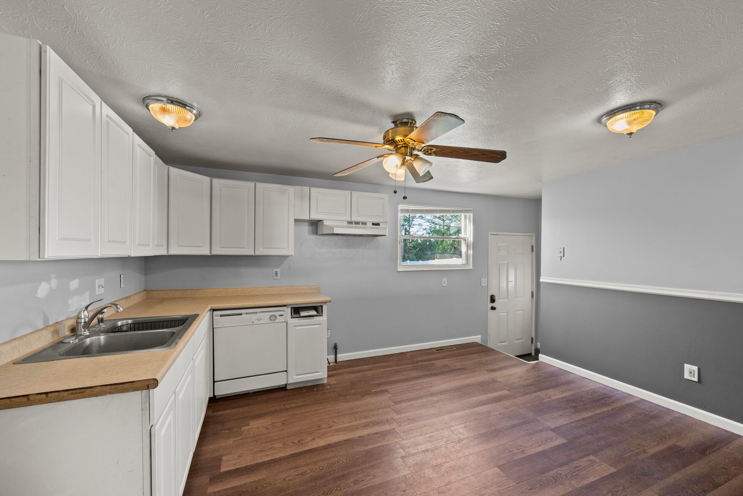 3881 Lexmont Road South Columbus, OH 43228 - Photo 8 of 26 10_4x3a8740