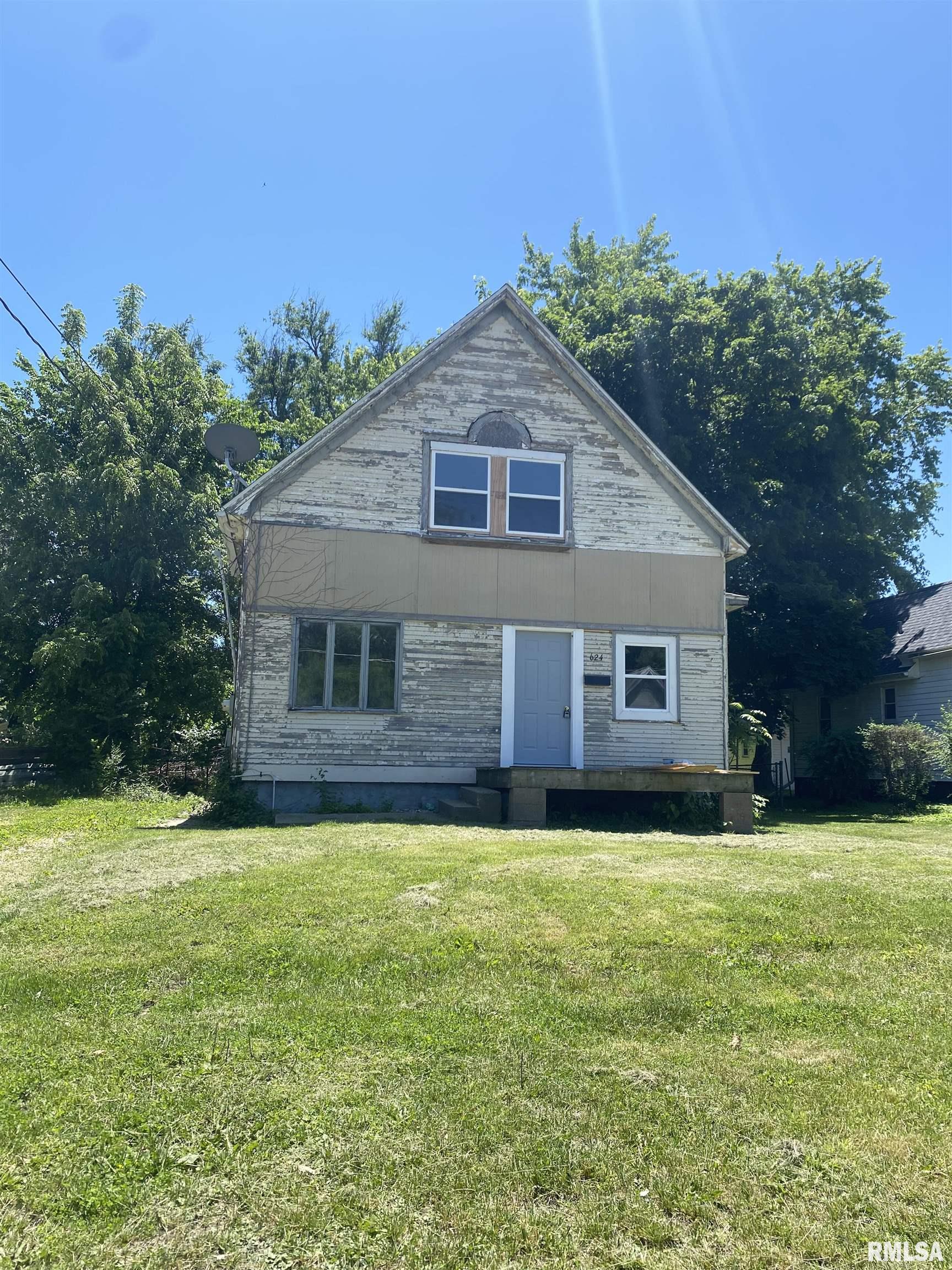 624 East Maple Street Canton, IL 61520 - Photo 1 of 29