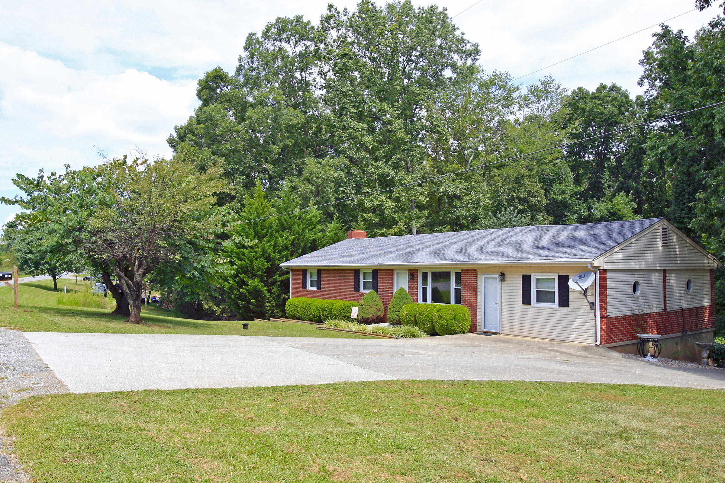 2960 Eton Road Hardy, VA 24101 - Photo 42 of 43 a front view of a house with a yard