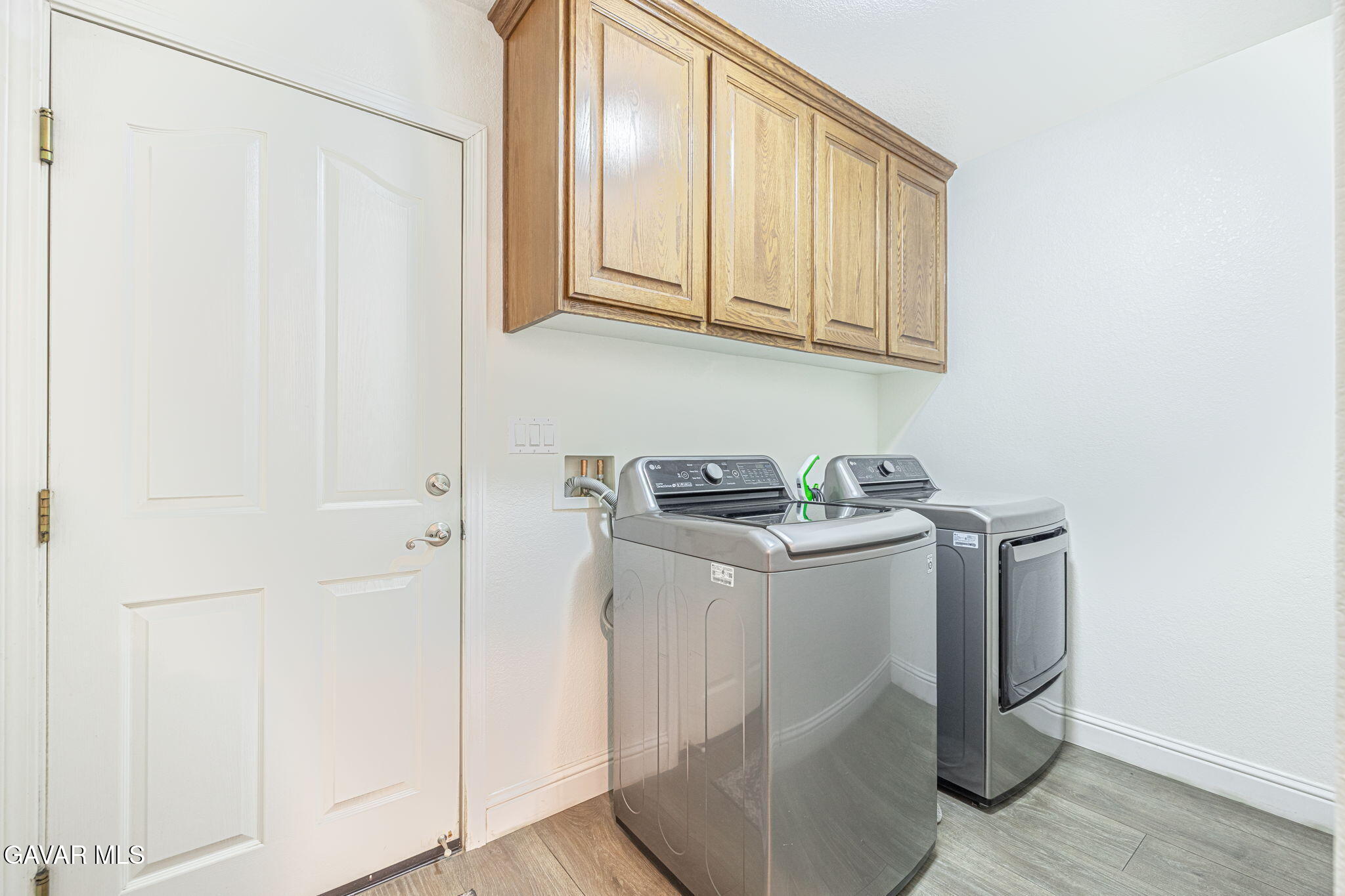 19812 Breeze Place Tehachapi, CA 93561 - Photo 25 of 59 a utility room with dryer and washer