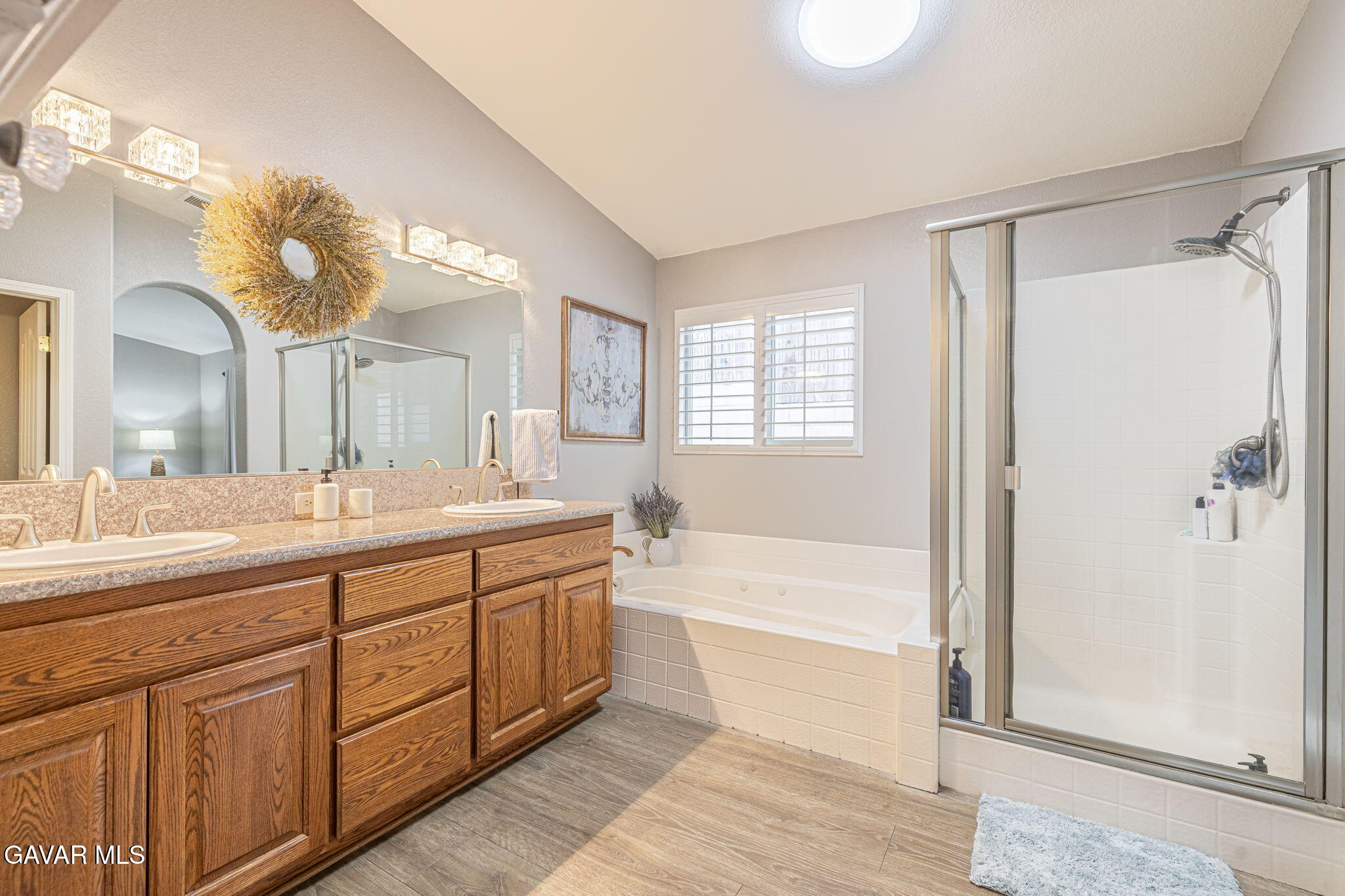 19812 Breeze Place Tehachapi, CA 93561 - Photo 34 of 59 a spacious bathroom with a tub sink and mirror