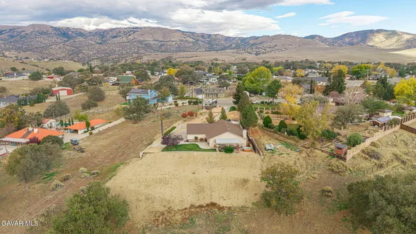 $499,995 | 19812 Breeze Place, Tehachapi, CA 93561