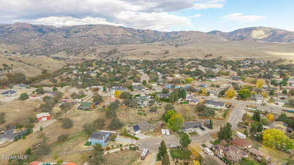 $499,995 | 19812 Breeze Place, Tehachapi, CA 93561