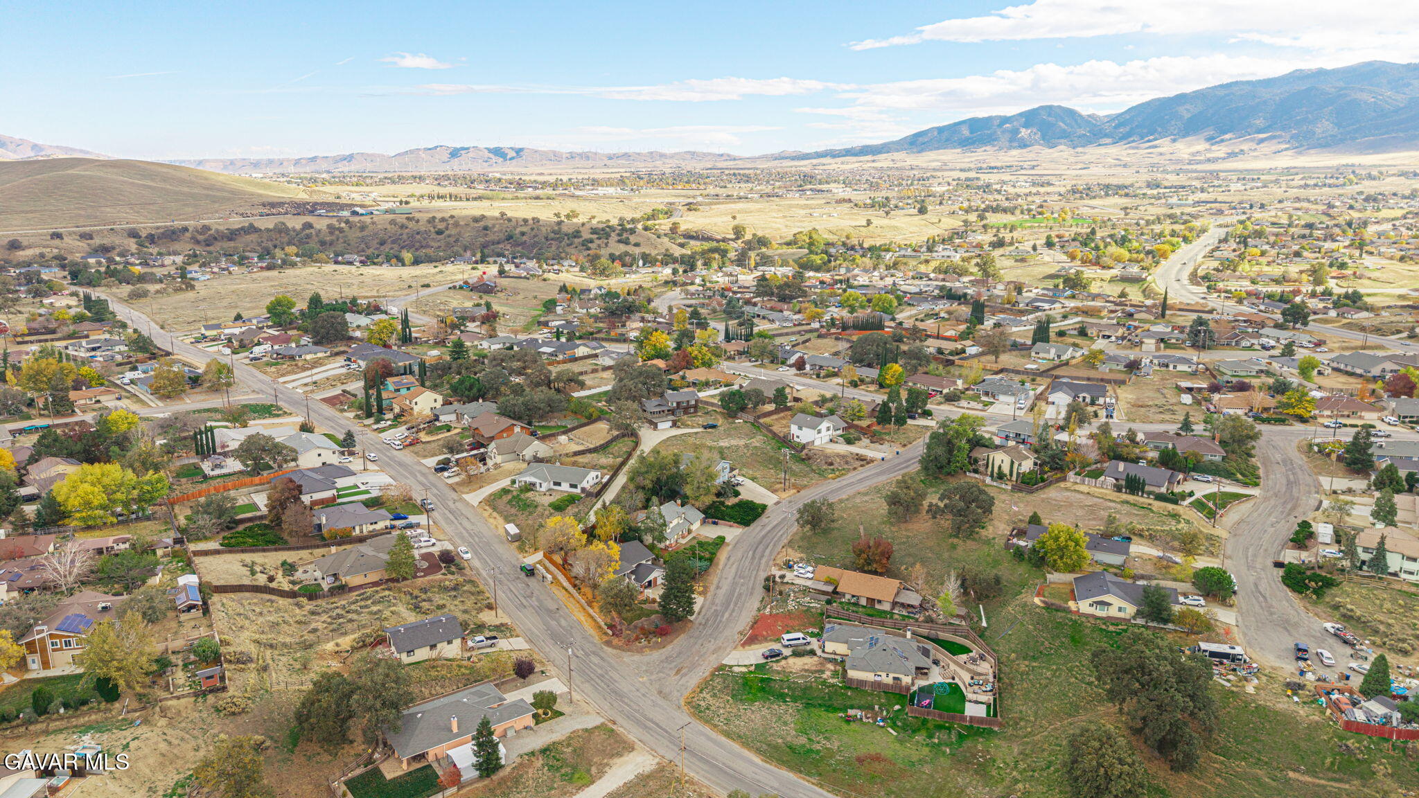 19812 Breeze Place Tehachapi, CA 93561 - Photo 55 of 59 view of city and mountain