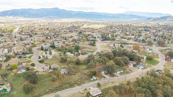 $499,995 | 19812 Breeze Place, Tehachapi, CA 93561