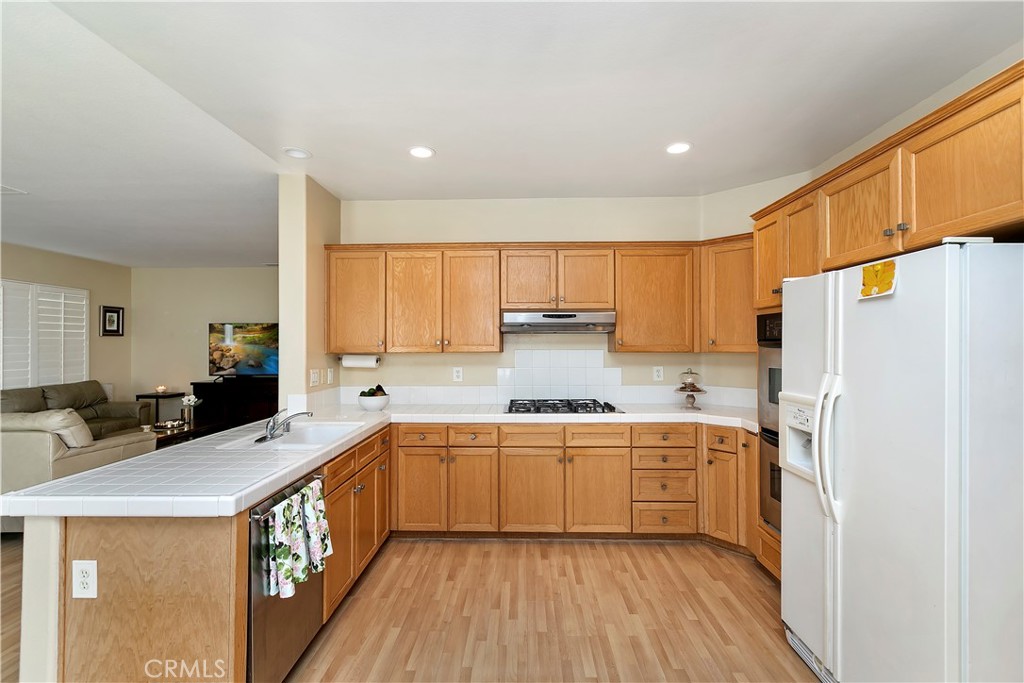 16373 Skyridge Drive Riverside, CA 92503 - Photo 22 of 60 Kitchen