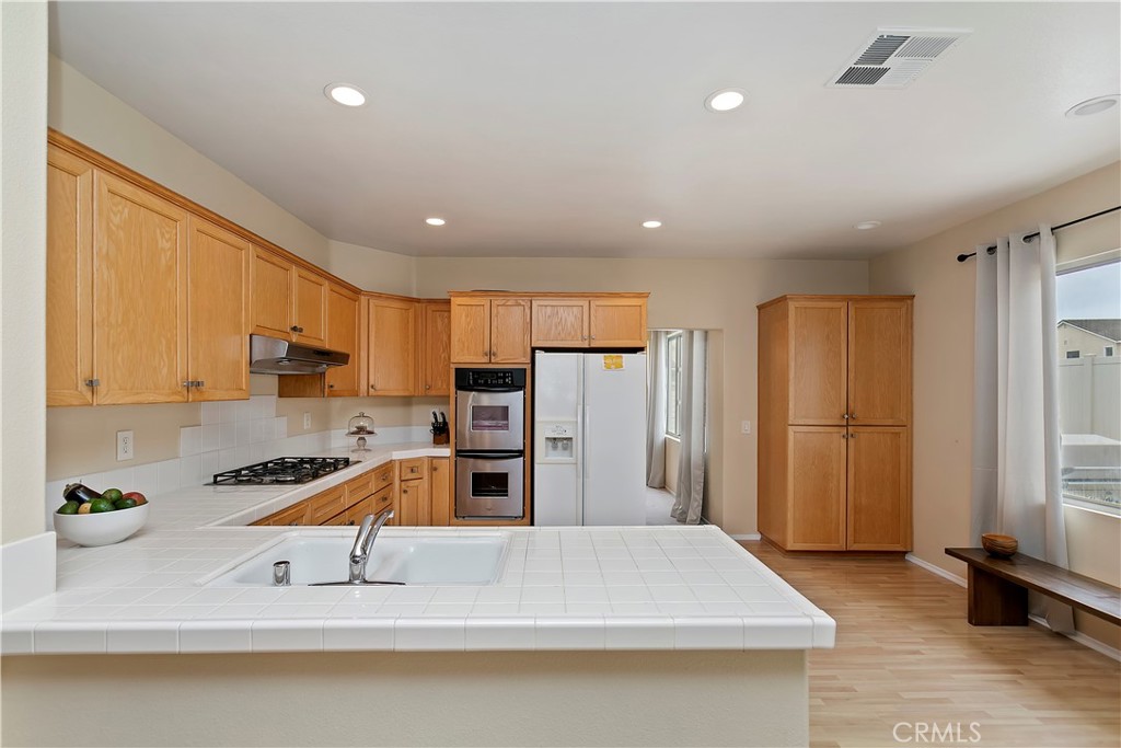 16373 Skyridge Drive Riverside, CA 92503 - Photo 23 of 60 Kitchen