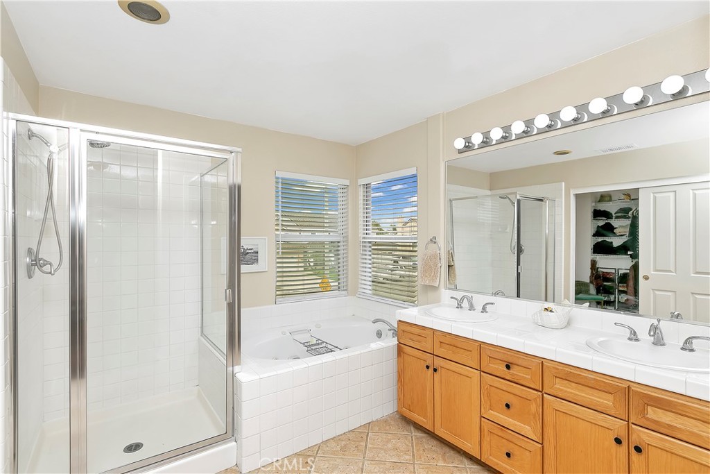 16373 Skyridge Drive Riverside, CA 92503 - Photo 35 of 60 Primary Bathroom
