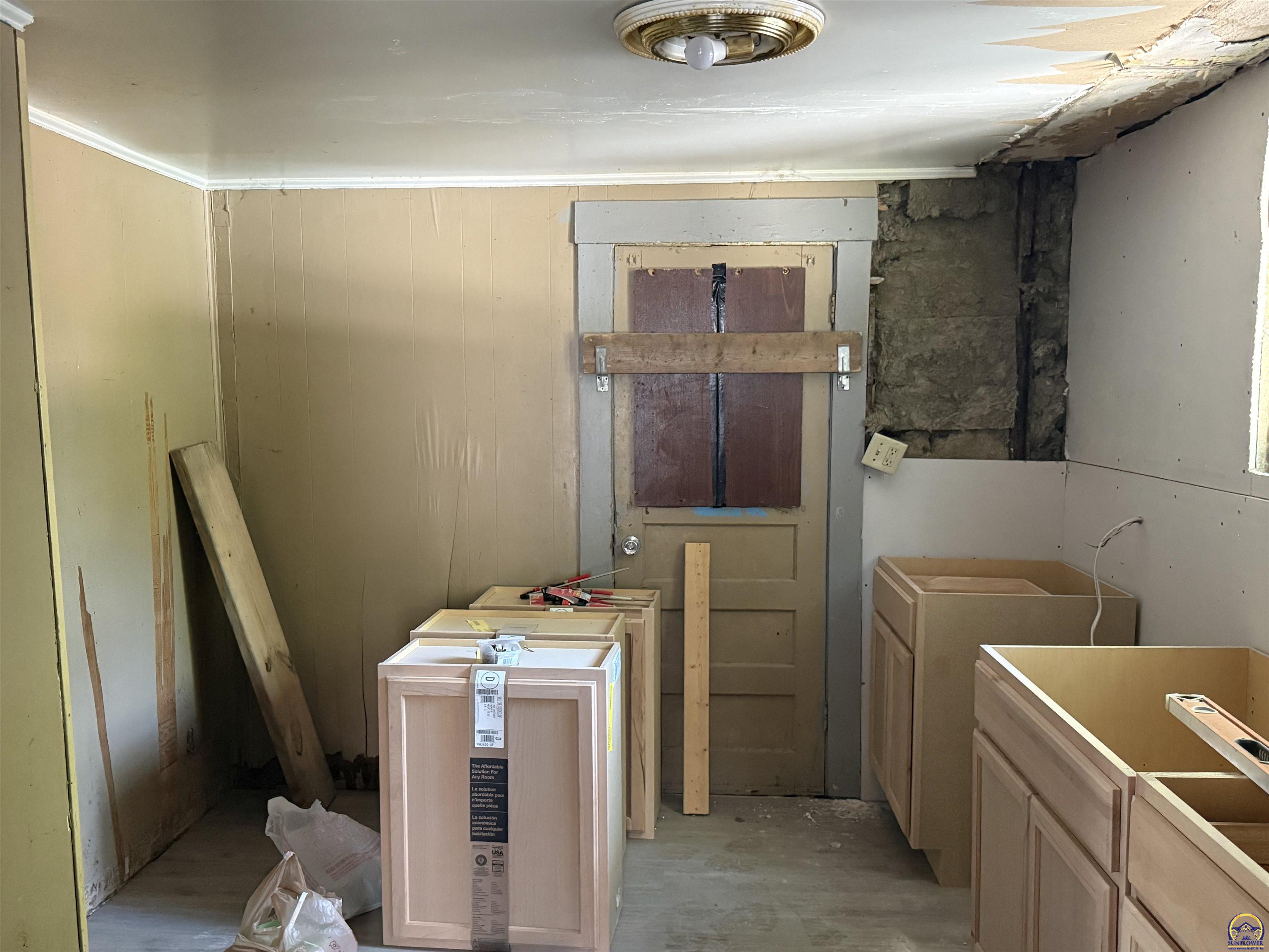 911 Southwest 3rd Street Topeka, KS 66606 - Photo 6 of 18