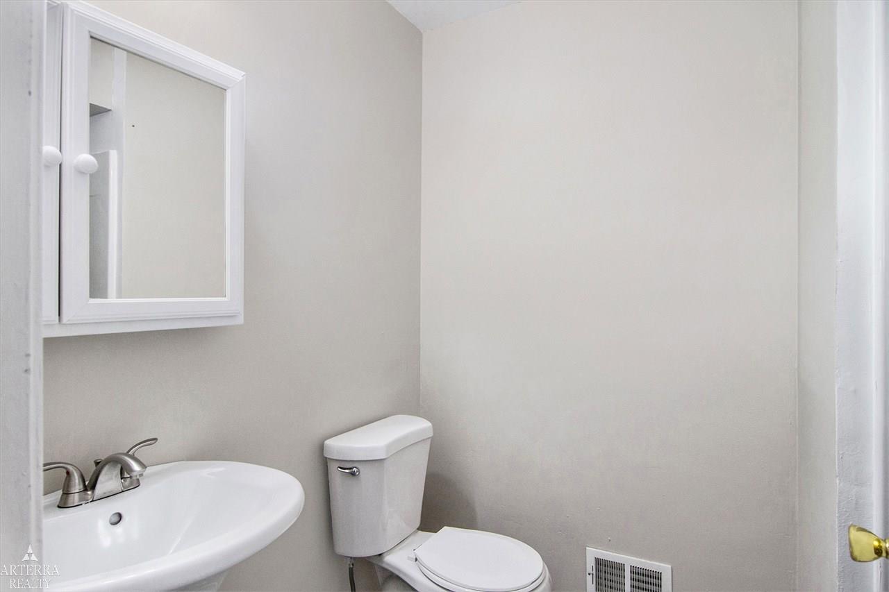 38934 Westchester Road Sterling Heights, MI 48310 - Photo 21 of 26 Master Bathroom