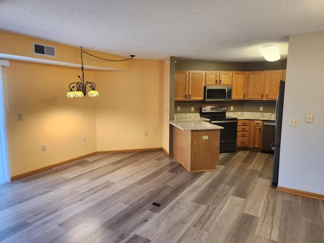 $139,500 | 5650 Boone Avenue North, Unit 321, New Hope, MN 55428