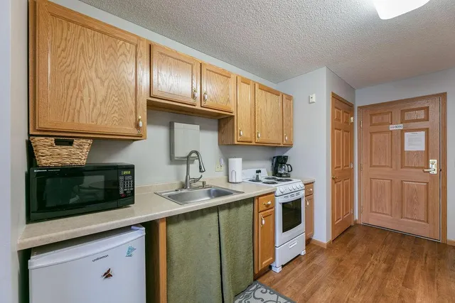 $139,500 | 5650 Boone Avenue North, Unit 321, New Hope, MN 55428