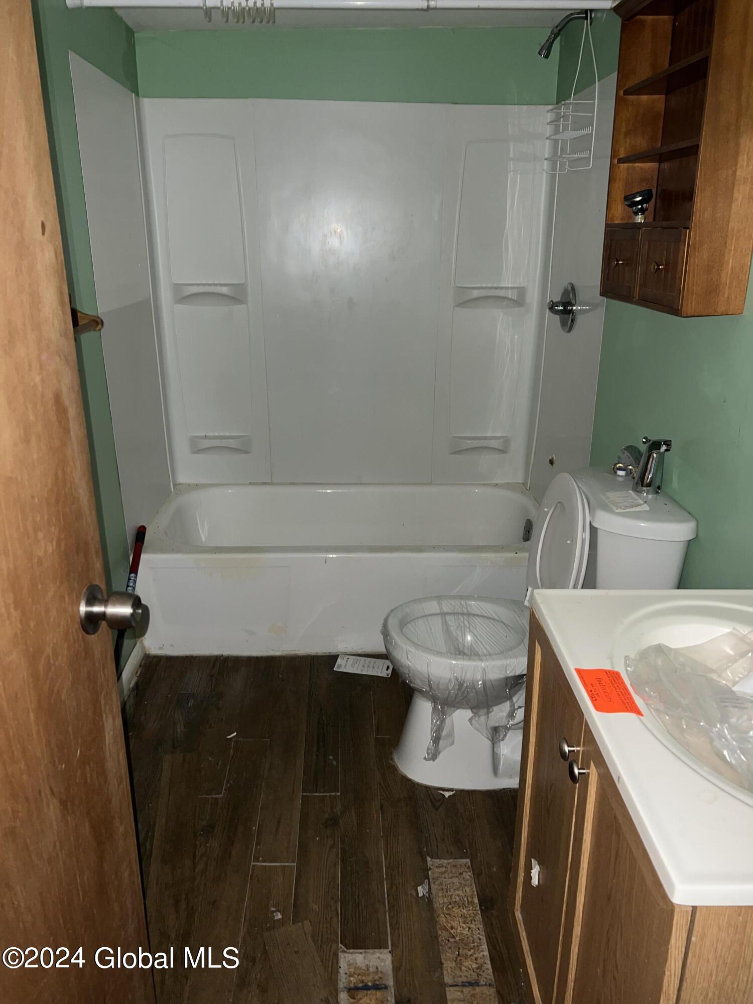 3D3EC12E-50D2-4AD0-8933-05CF9544D924