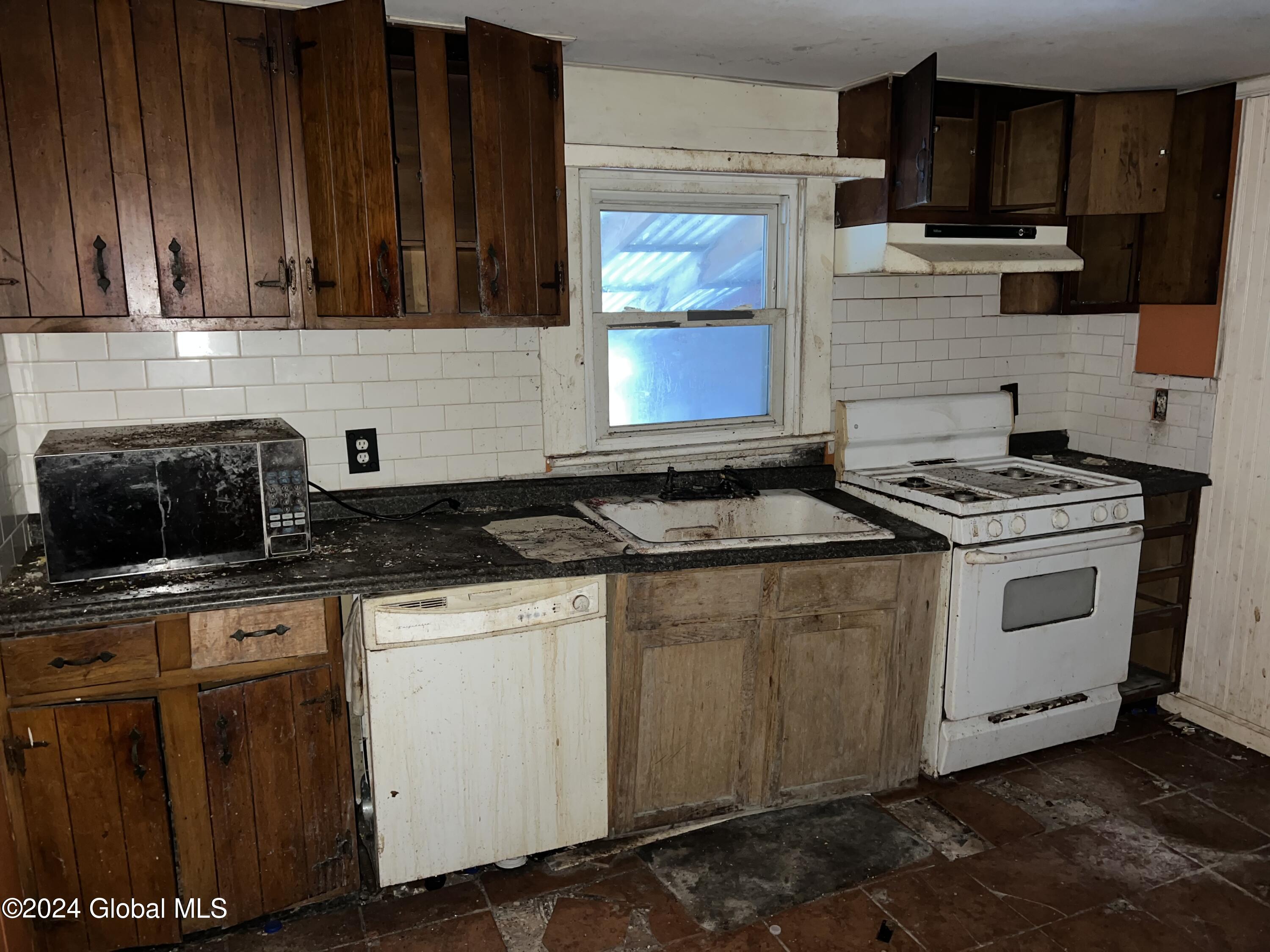 110 Dunsbach Road Halfmoon, NY 12065 - Photo 8 of 12 F0D7B5D6-E362-44F7-8909-7DC1D3F4AA30