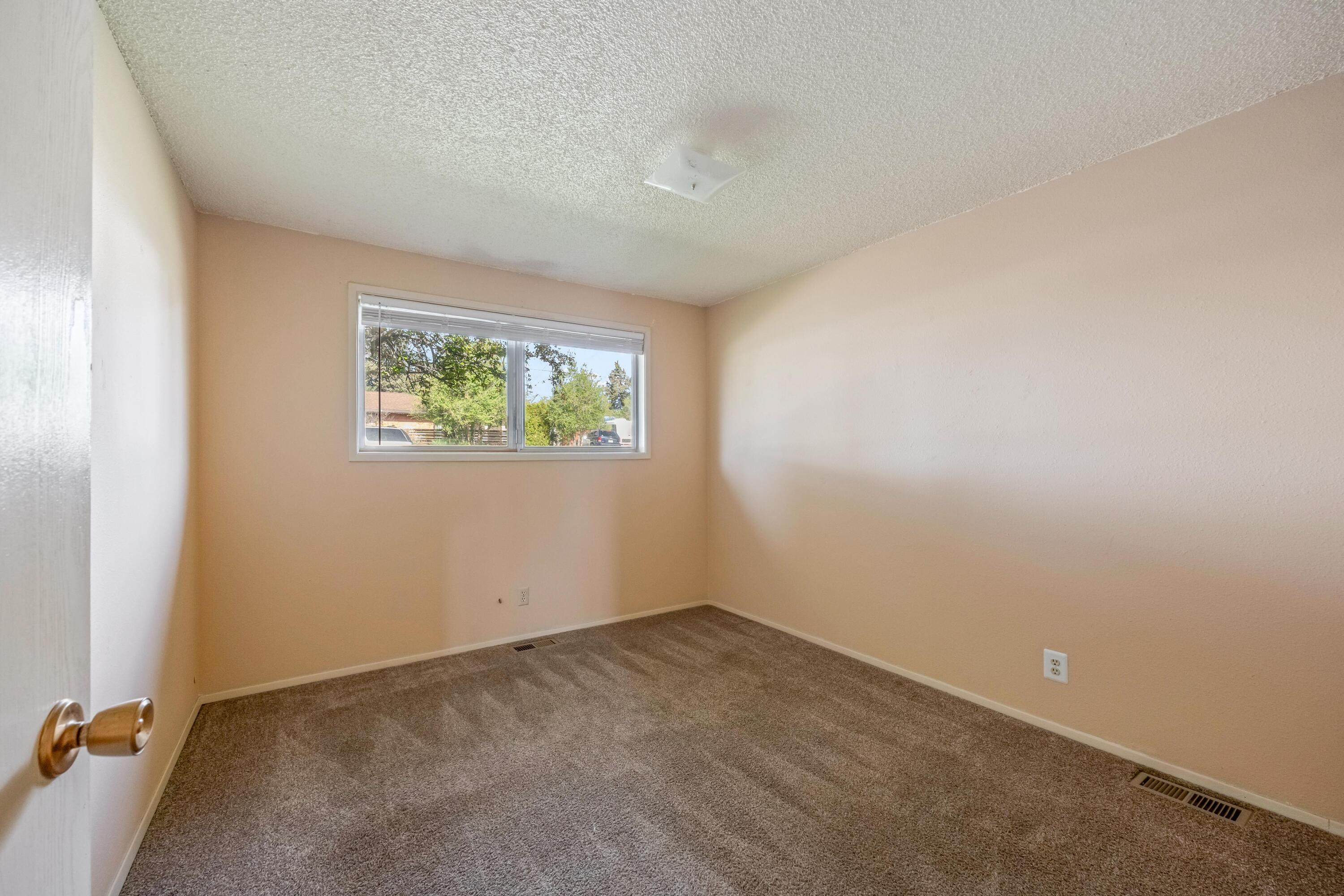563 Southwest 2nd Street Madras, OR 97741 - Photo 12 of 26 12