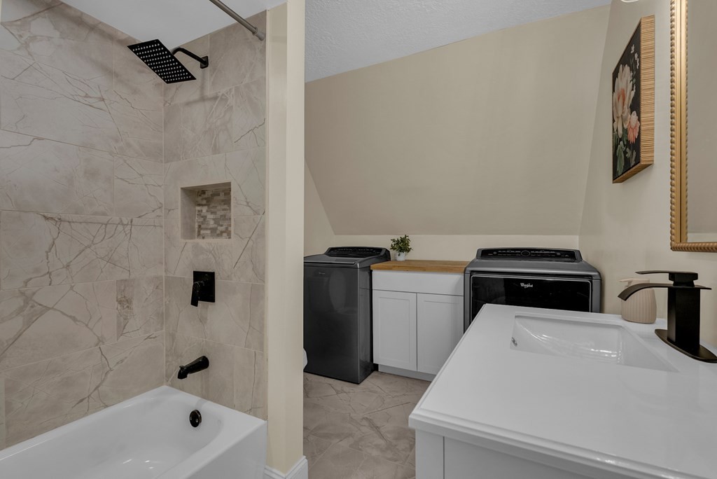 152 Parker Road Sparta, TN 38583 - Photo 11 of 30 a bathroom with a sink a toilet and shower