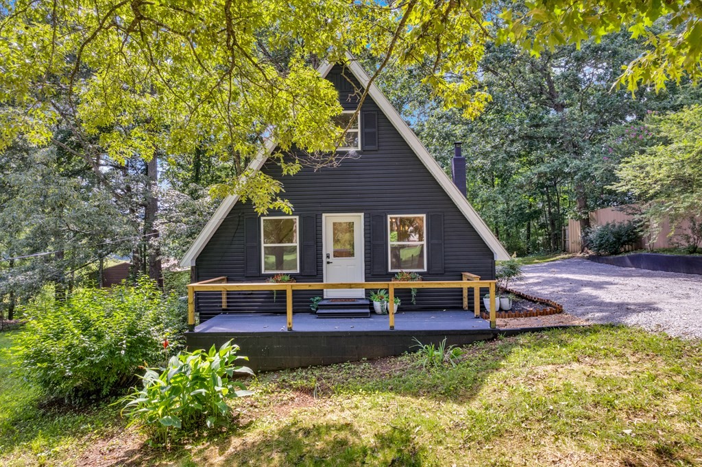 152 Parker Road Sparta, TN 38583 - Photo 2 of 30 a view of a house with backyard and sitting area