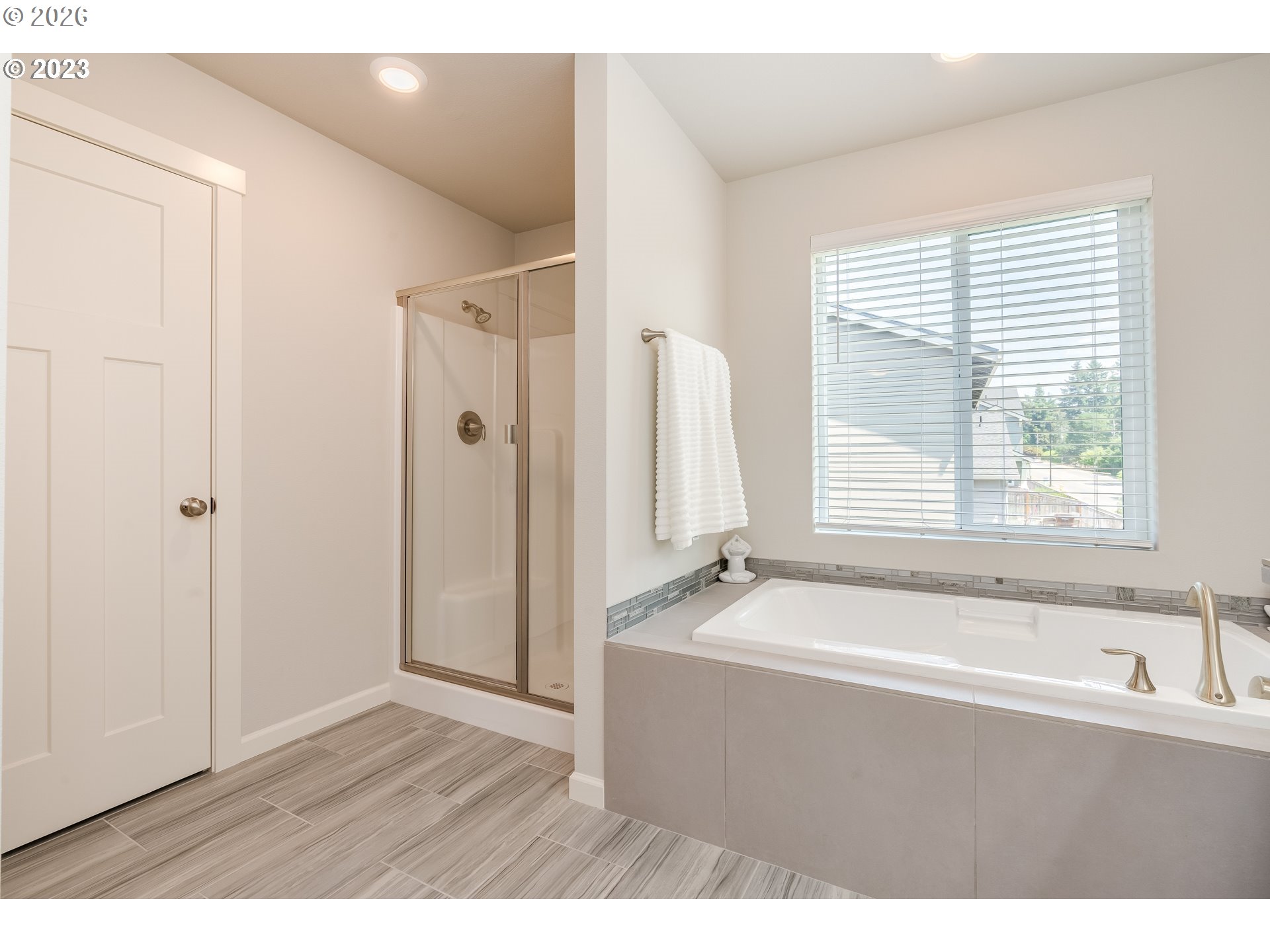 6150 North 86th Avenue Camas, WA 98607 - Photo 34 of 41 a bathroom with a tub a sink and a window