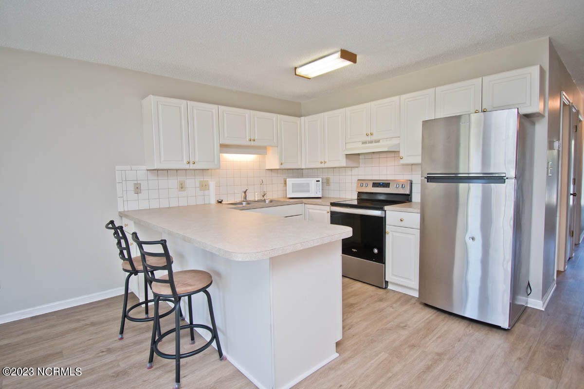 9201 Coast Guard Road, Unit G110 Emerald Isle, NC 28594 - Photo 8 of 33 Kitchen