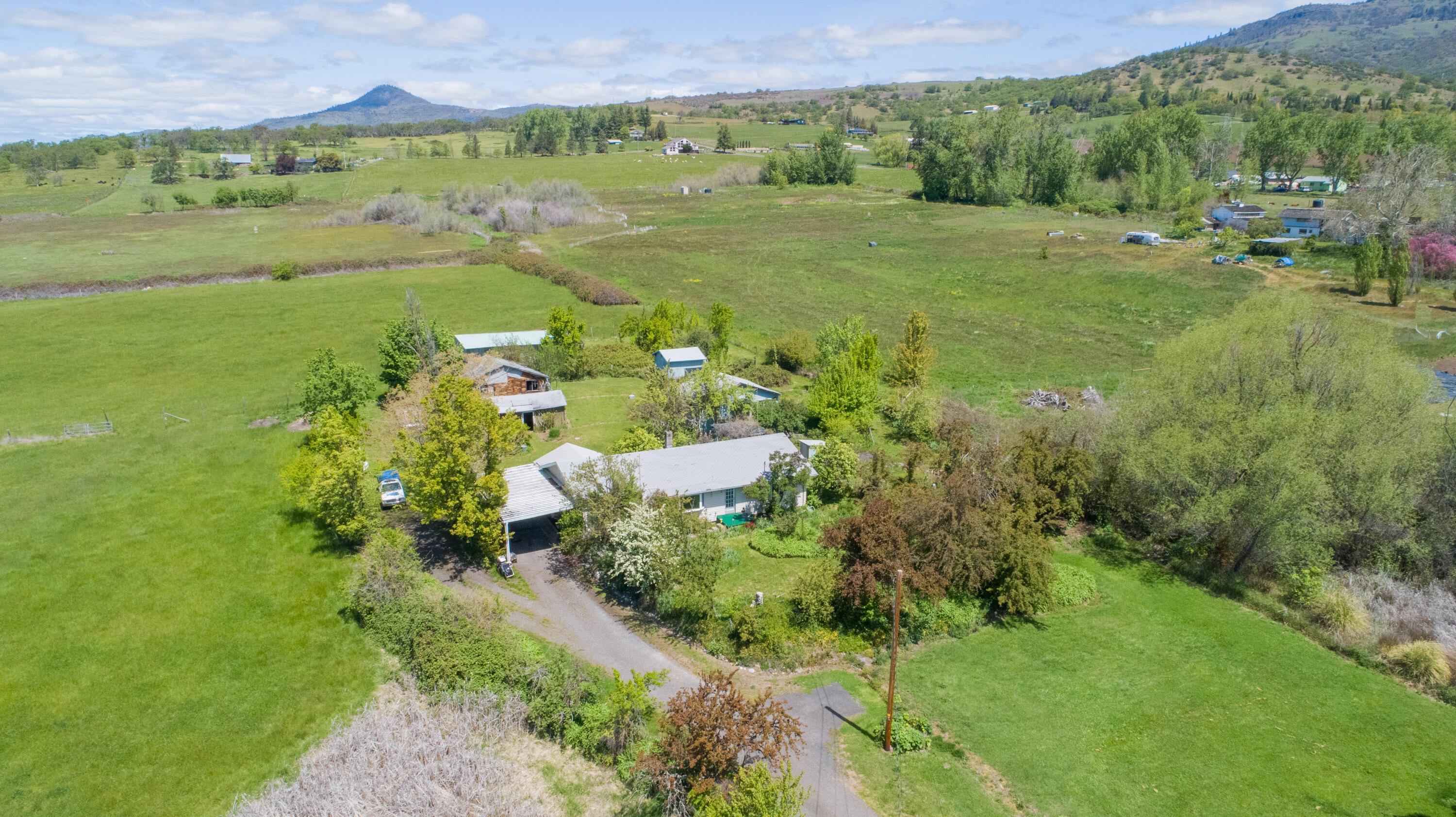 4375 Fern Valley Road Medford, OR 97504 - Photo 3 of 49 3