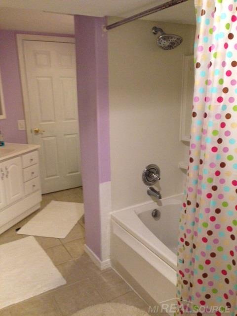 2203 Chippenham Chase Rochester Hills, MI 48306 - Photo 22 of 33