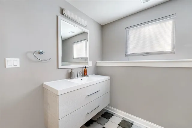 $1,195,000 | 946 Clinton Avenue, Oak Park, IL 60304