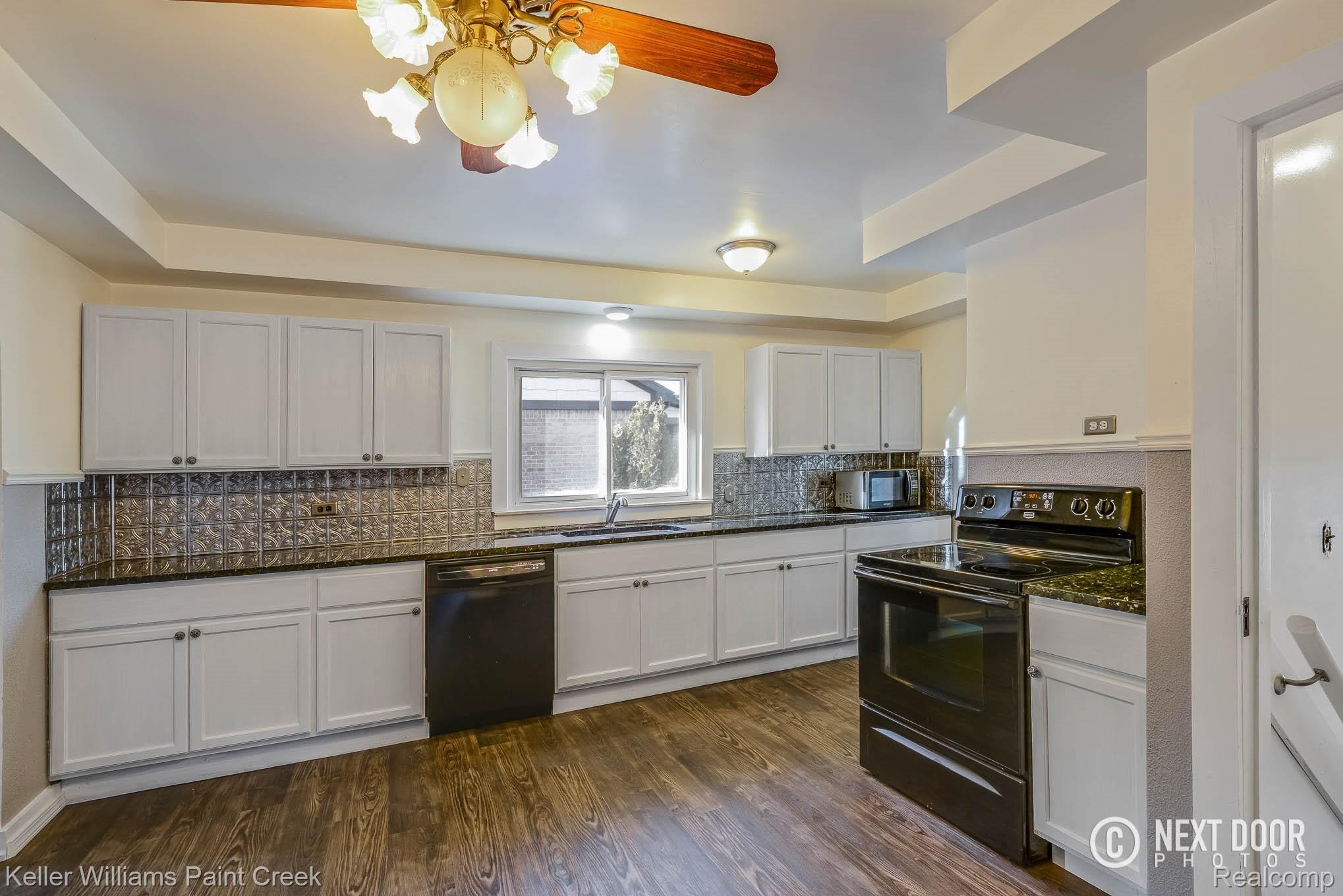 1131 Oak Street Rochester, MI 48307 - Photo 8 of 20 CNG_2274.JPG