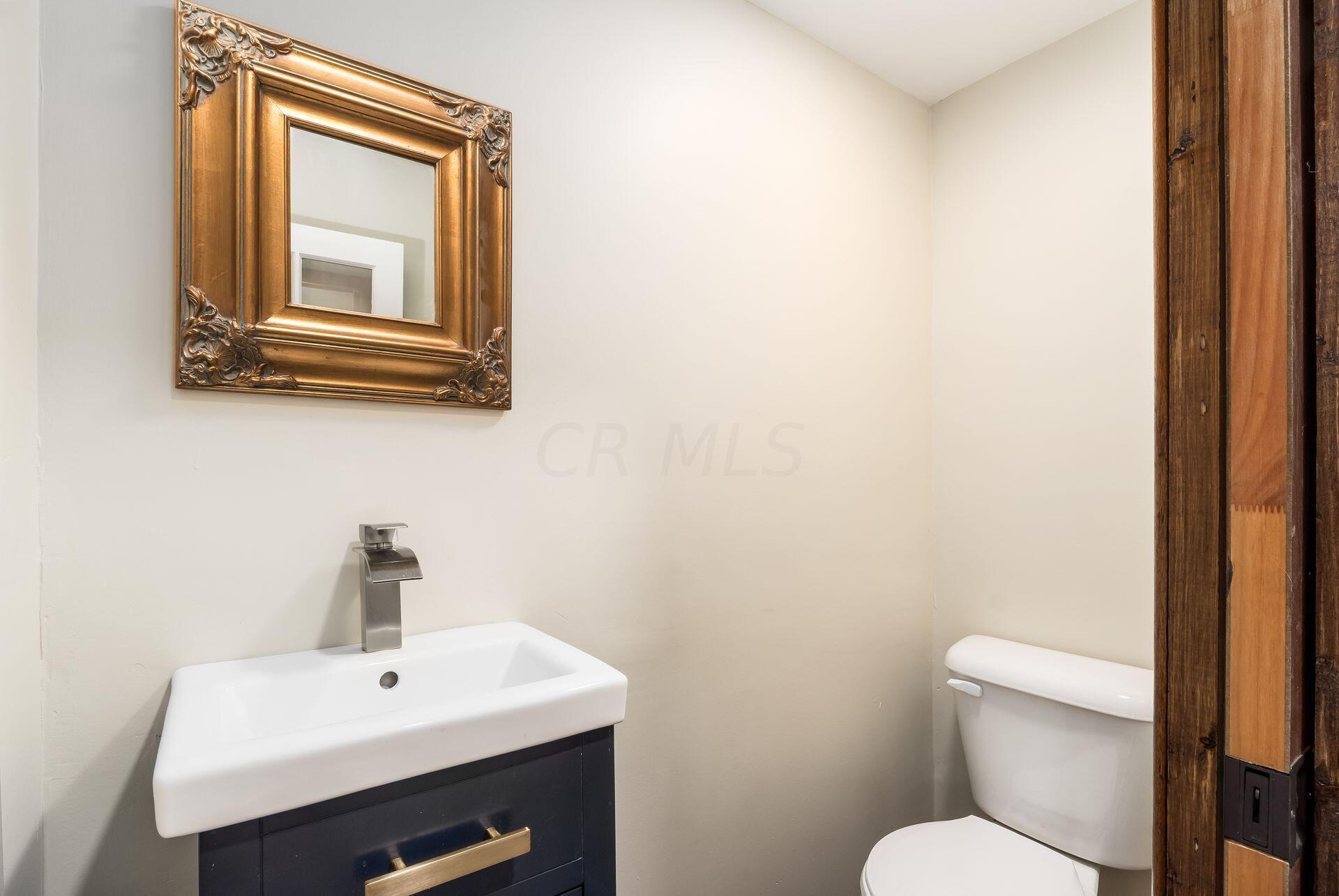 59 North Ashburton Road Columbus, OH 43213 - Photo 24 of 36 Half Bath