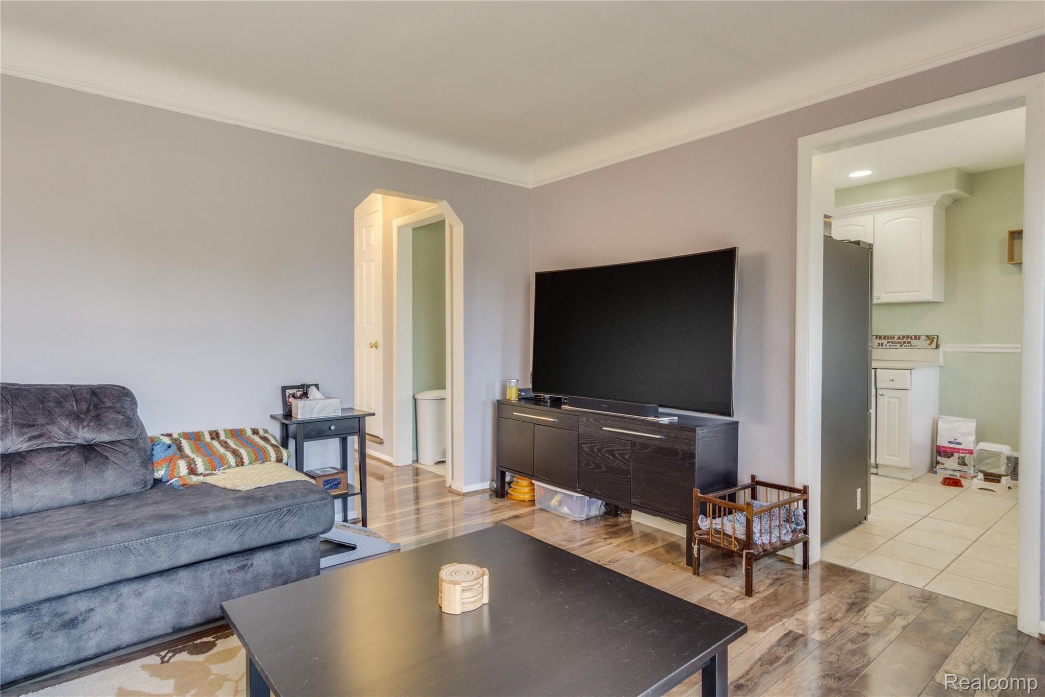 275 West Maple Road Clawson, MI 48017 - Photo 13 of 34 Interiors (3 of 24).jpg