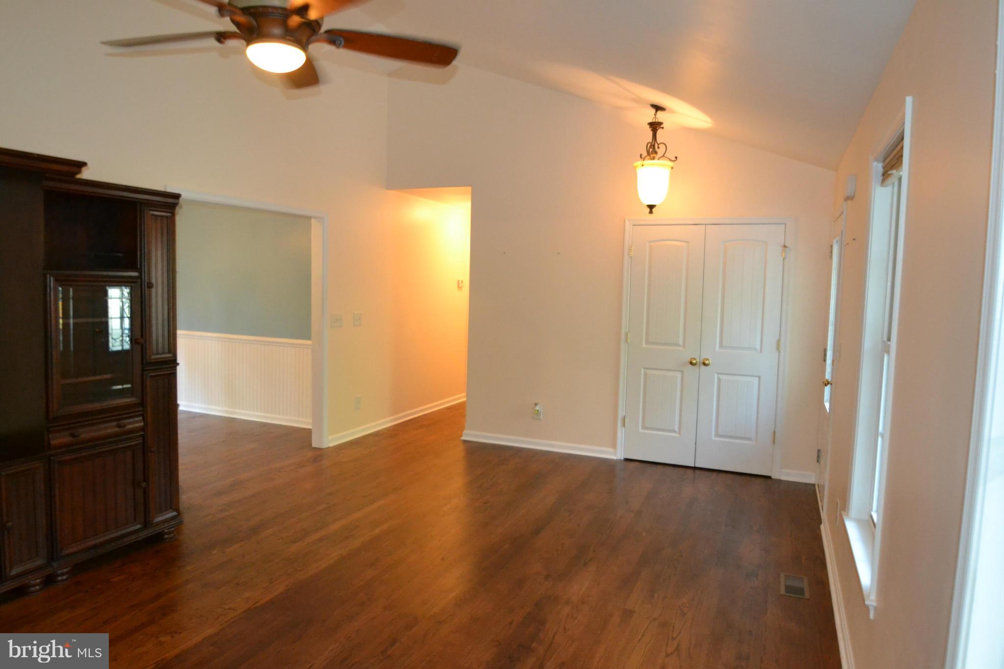 7 Rutledge Cove Ruther Glen, VA 22546 - Photo 10 of 26 Living Room