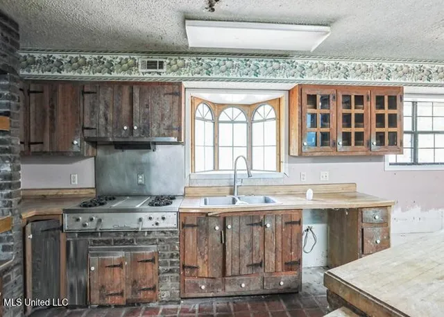 $97,400 | 215 Girl Scout Road, Grenada, MS 38901