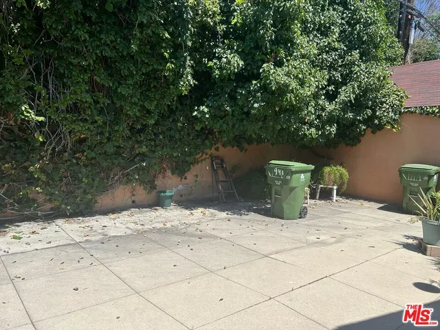 $2,795 | 941 South Lucerne Boulevard, Los Angeles, CA 90019