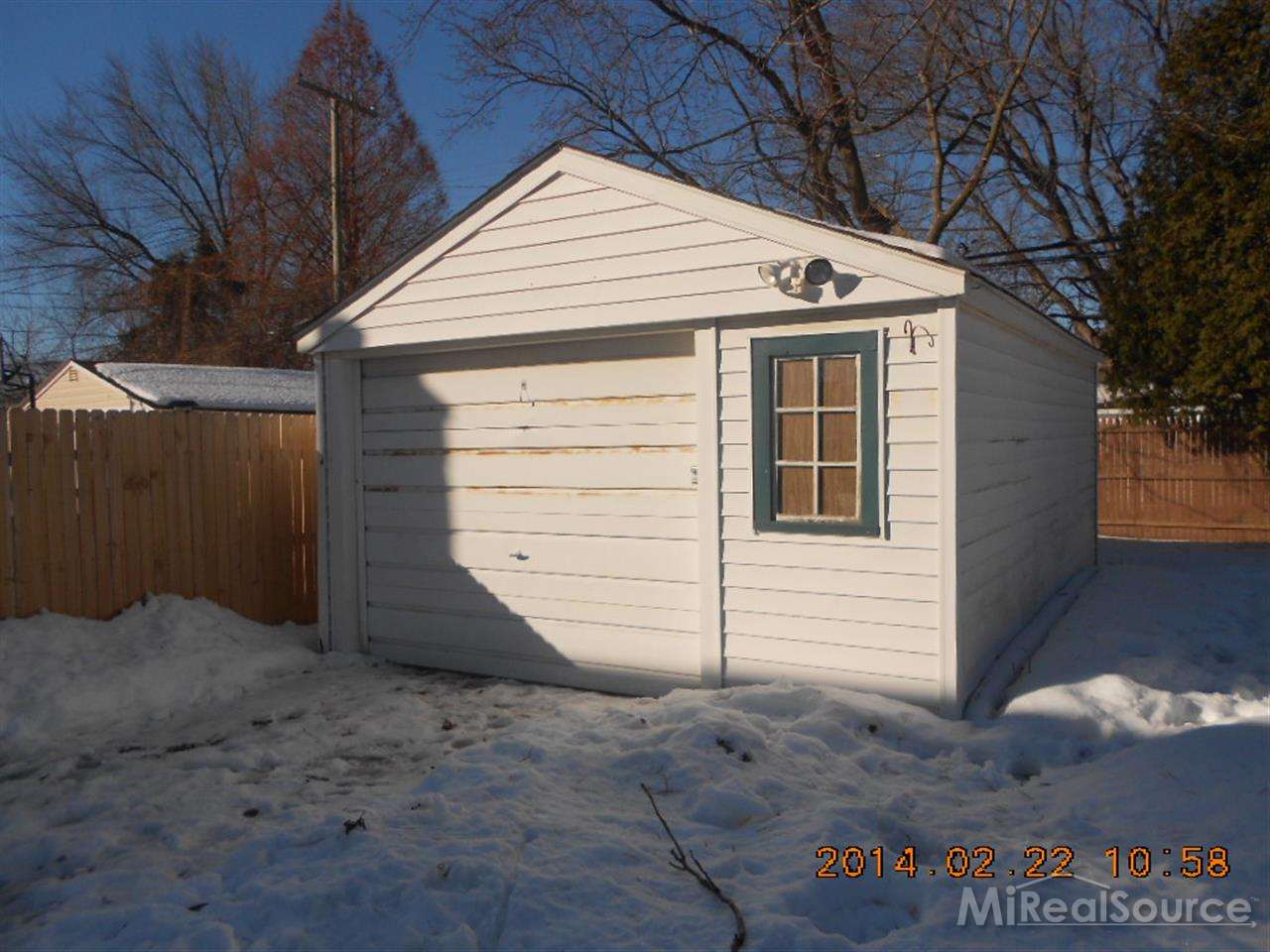22175 David Eastpointe, MI 48021 - Photo 3 of 17 31183079-2.JPG