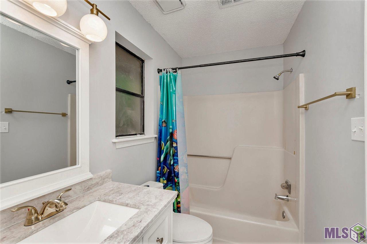 2041 South Brightside View Drive, Unit A Baton Rouge, LA 70820 - Photo 4 of 21 Gallery Image 4