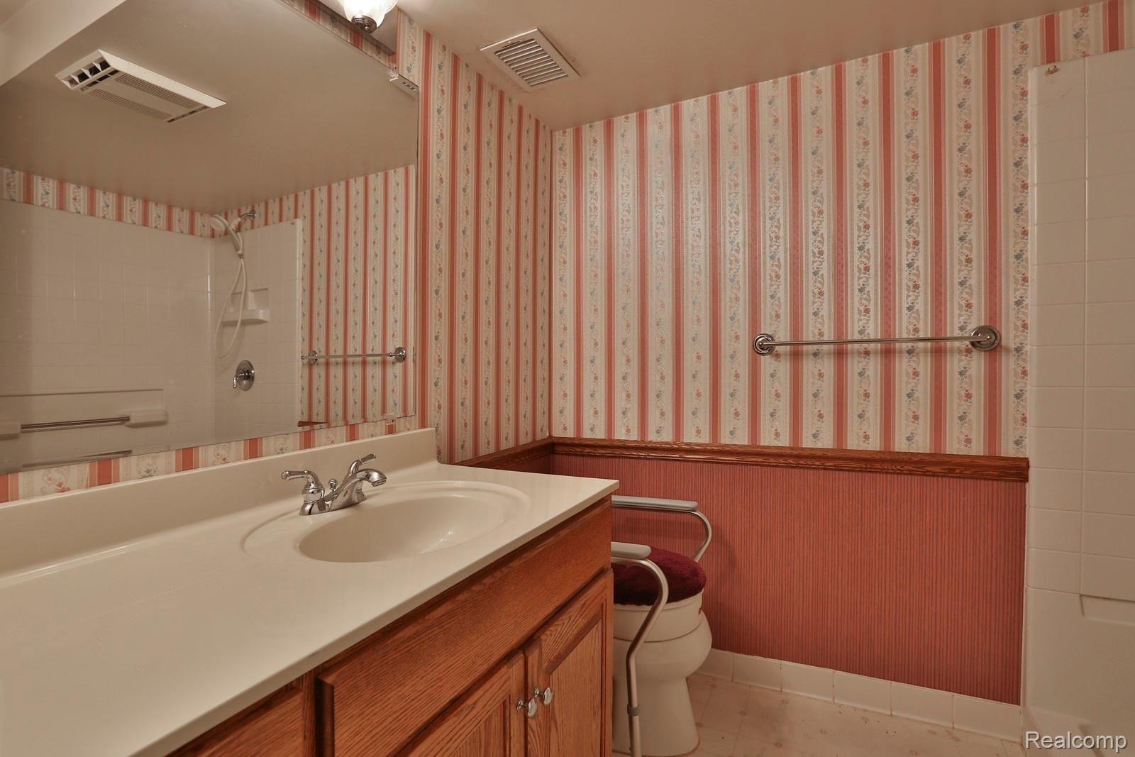 290 West Newport Road Carleton, MI 48117 - Photo 21 of 22 2B8A0575.jpg