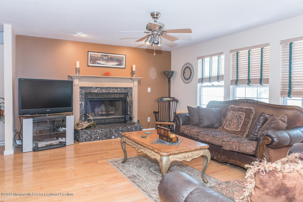 91 Pinewood Road Howell, NJ 07731 - Photo 15 of 37 jt (4 of 46)