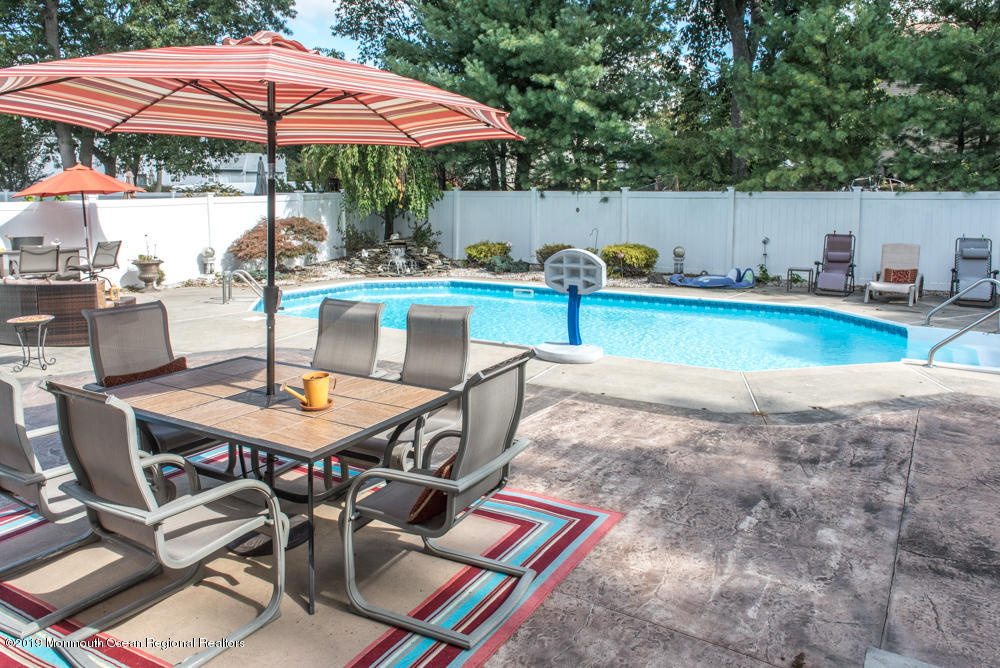 91 Pinewood Road Howell, NJ 07731 - Photo 5 of 37 jt (8 of 11)