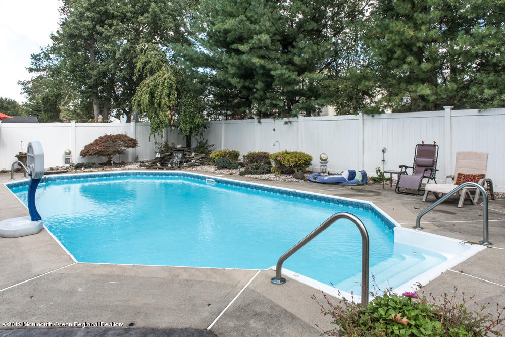 91 Pinewood Road Howell, NJ 07731 - Photo 8 of 37 jt (2 of 11)