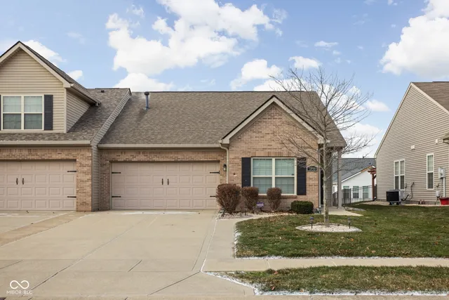 $249,900 | 1450 Colony Park Drive, Greenwood, IN 46143