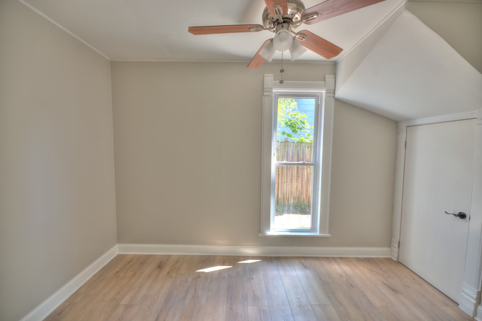 501 Raymond Street Elgin, IL 60120 - Photo 11 of 17