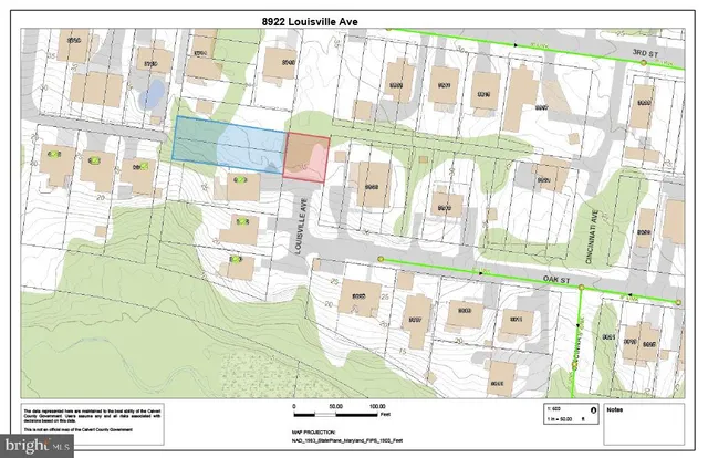 a black and white photo of a living room